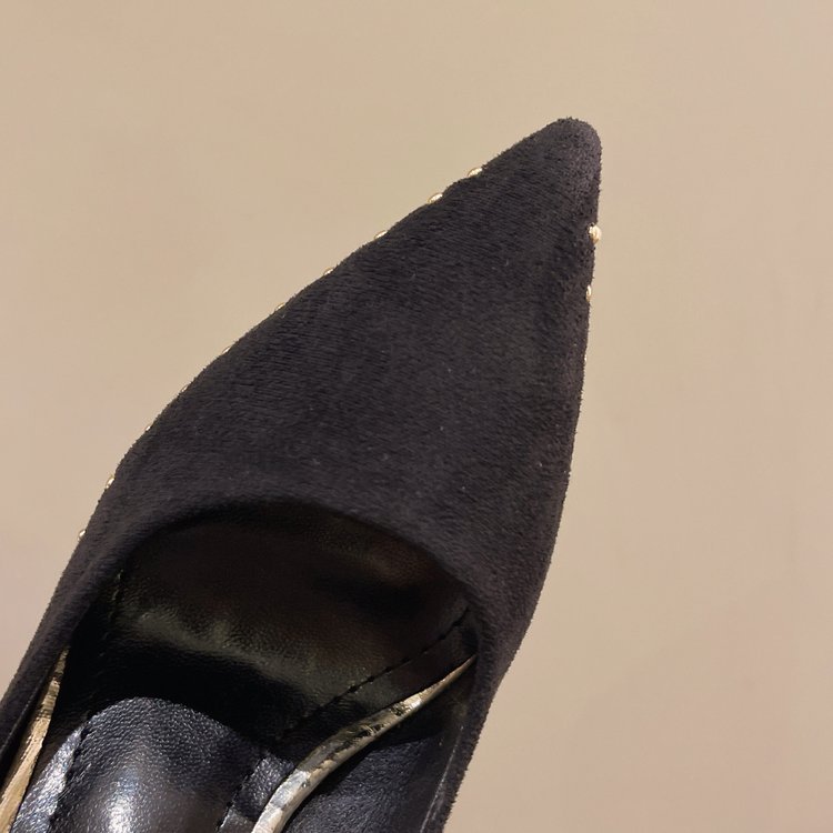 Scarpe nere col tacco alto da donna 2024 primavera ed estate nuovi rivetti sexy punta a punta bocca bassa tacco sottile comode scarpe da lavoro professionali_voghion.com