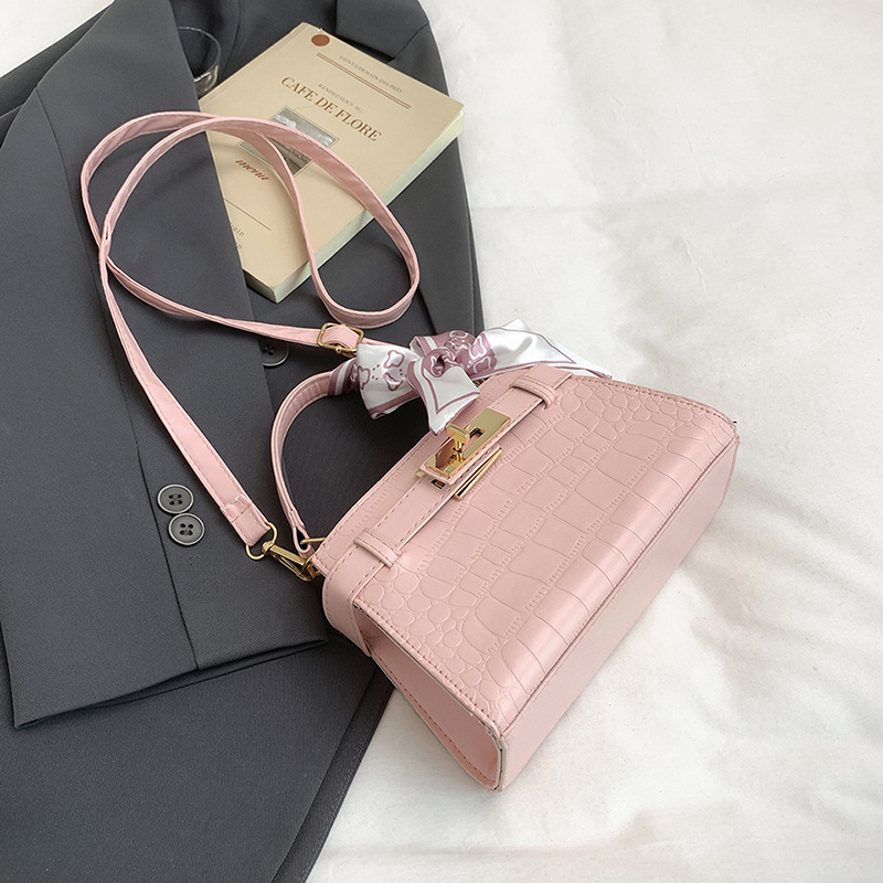 Bolso de mano de nicho de sentido de alta gama para mujer 2025 nuevo bolso de mensajero de un solo hombro simple de verano bolso Kylie de viajero salvaje