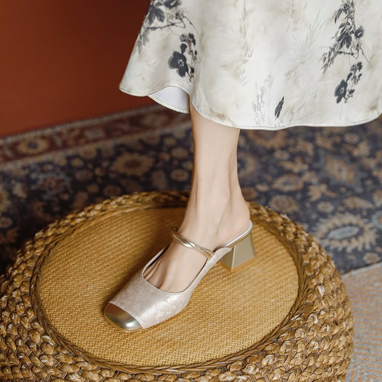 Explosión de zapatillas de verano 2026 nueva moda casual confortable sandalias de talón grueso para mujeres