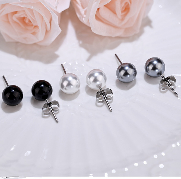 Fresh earrings from pearl