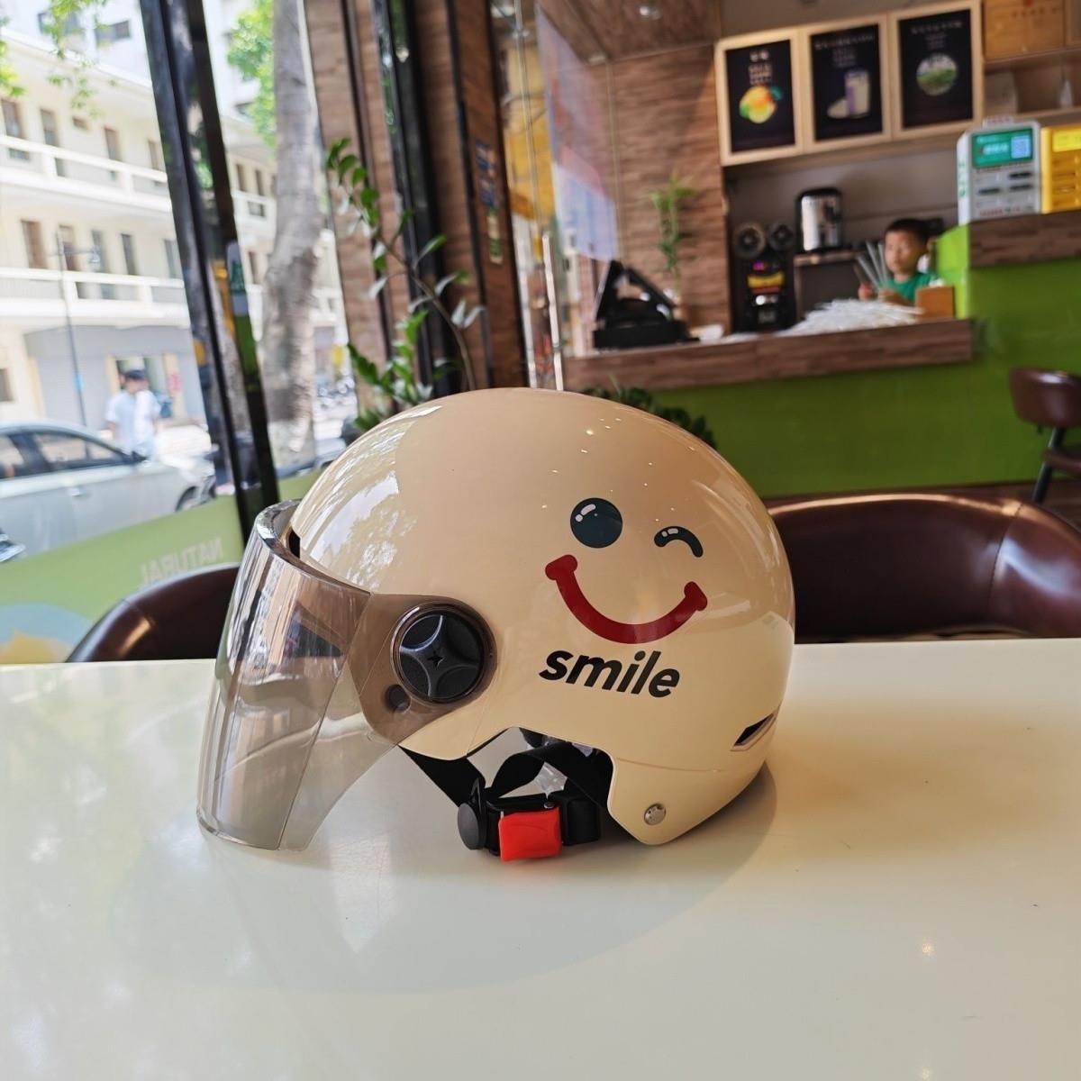 Newly certified helmets for men and women, electric vehicle and motorcycle sun protection, UV protection, autumn and winter safety helmets