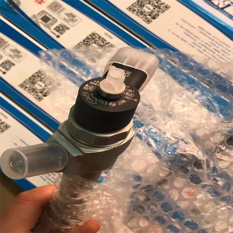 Una fábrica de maquinaria de mina de todo tipo de inyector de aceite boquilla de inyector de aceite del motor Weichai