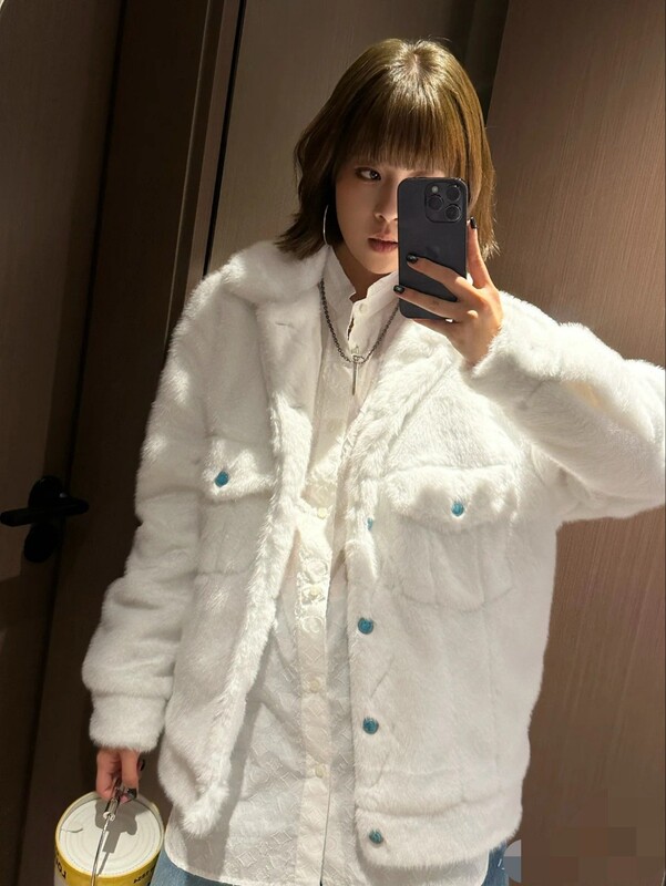 [Nanyou Weiwei Women's Clothing] 24 New Styles, Versatile and Versatile Beaded Design Plush Lapel Jacket, Casual and Versatile