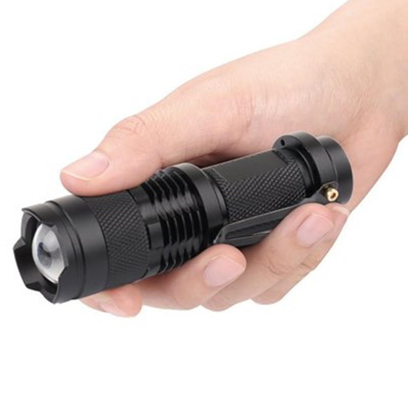 Venta al por mayor de fábrica zoom telescópico XPE linterna mini SK68 solo Litio de doble uso linterna de 3 funciones