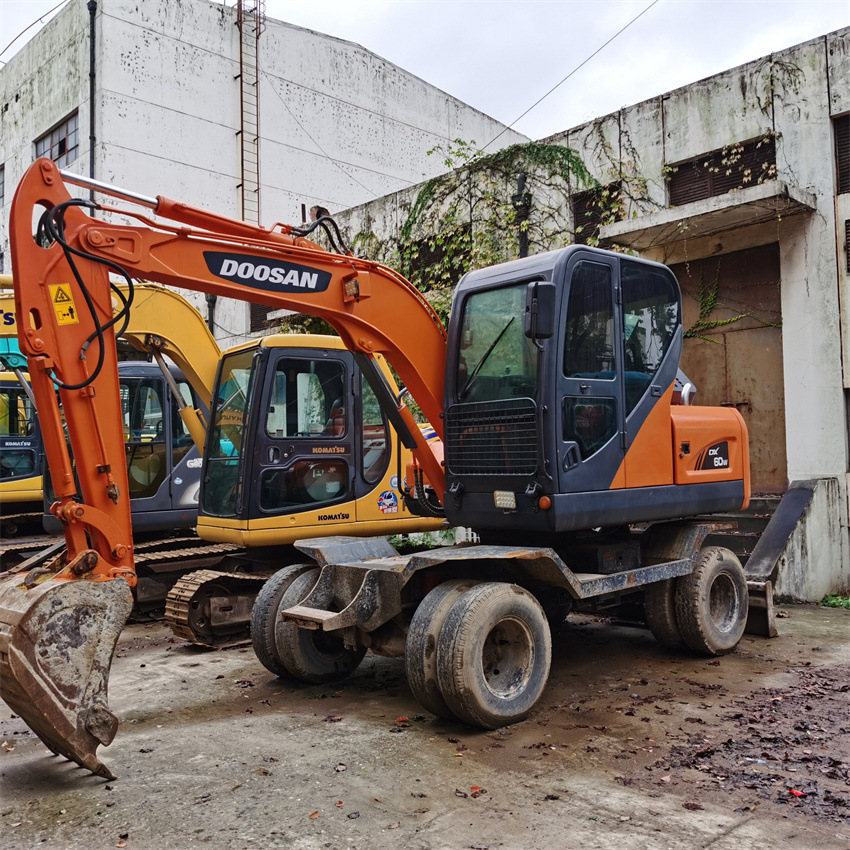 Used wheel excavator 6t Doosan60 hydraulic soil digger price