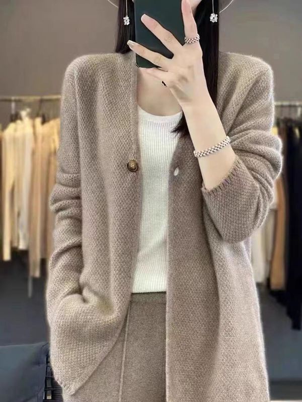 秋冬の新型の一粒はファッションのメリヤスのカーディガンのセーターの女性vネックの純色のカジュアルな肌に合わせて長袖のコートを掛けます。|undefined