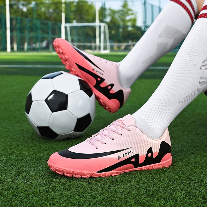 クロスボーダーの新しい滑り止め破損した釘の大人のサッカーシューズ、男性と女性のプロのトレーニング子供用スニーカー、ロートップの若者のスポーツシューズ|undefined