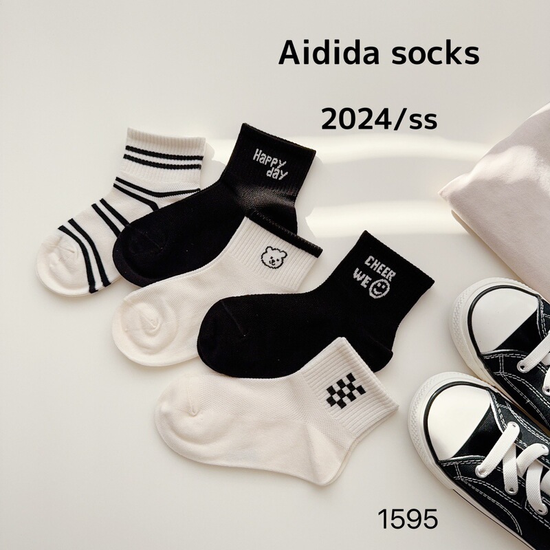 Liaoyuan love tick children's socks summer men's and women's mesh sports Korean alphabet hip-hop socks number 1595 Liaoyuan love tick children's socks summer men's and women's mesh sports Korean alphabet hip-hop socks number 1595