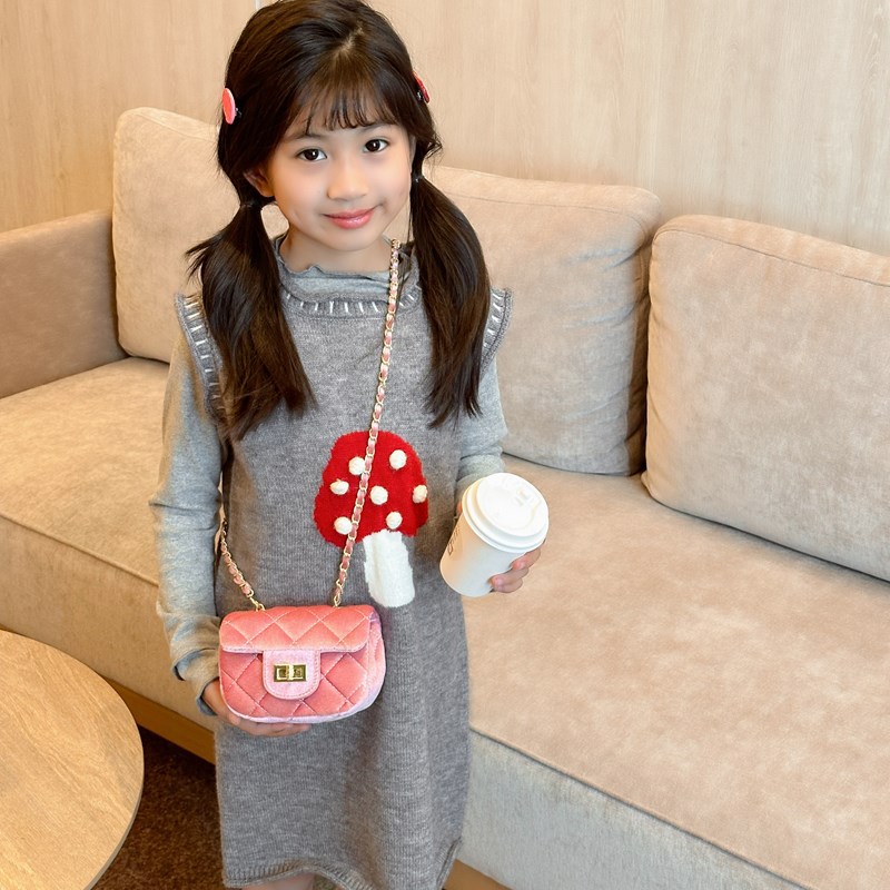Bolsa de hombro coreana de niñas de terciopelo fragancia de color sólido mini mochila de bebé 2025 nuevo bolso de cadena para niños