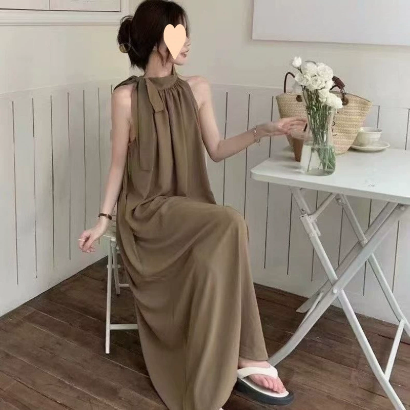 Французское летнее платье без рукавов с открытыми плечами и воротником-халтер, новое нерегулярное утягивающее праздничное платье на бретельках, элитное длинное платье с темпераментом