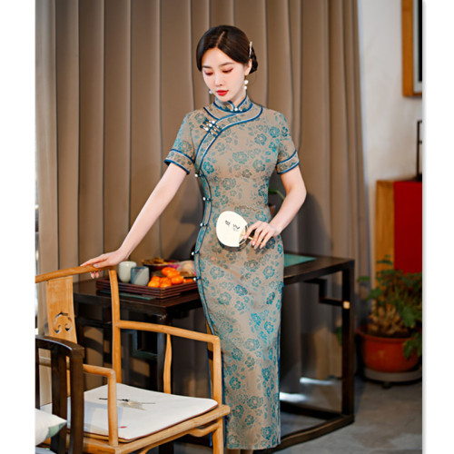 Old Shanghai national wind restoring ancient ways of traditional long cheongsam  middle-aged and old lady party qipao dress