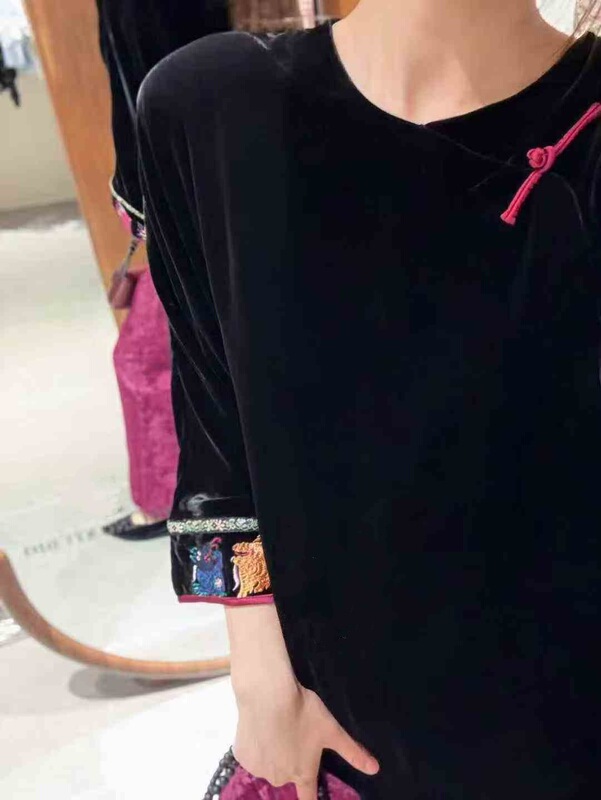 真丝丝绒面料玫红色领口圆领盘扣新中式洋气百搭秋季款丝绒上衣|undefined