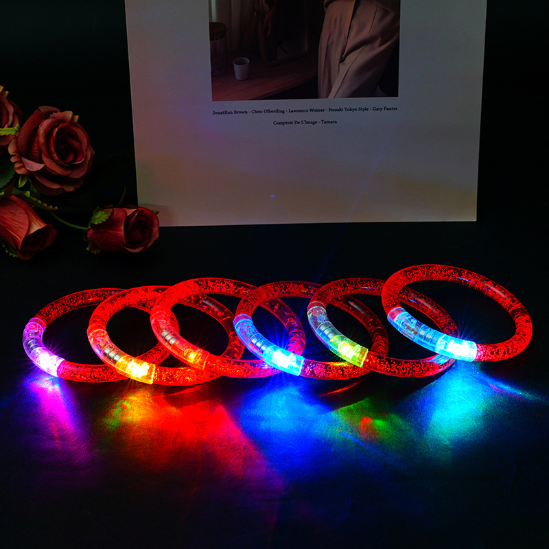Venta directa de fábrica Acrílico led colorido brazalete de burbujas luminosas empuje pequeño regalo código de escaneo para regalar juguetes luminosos