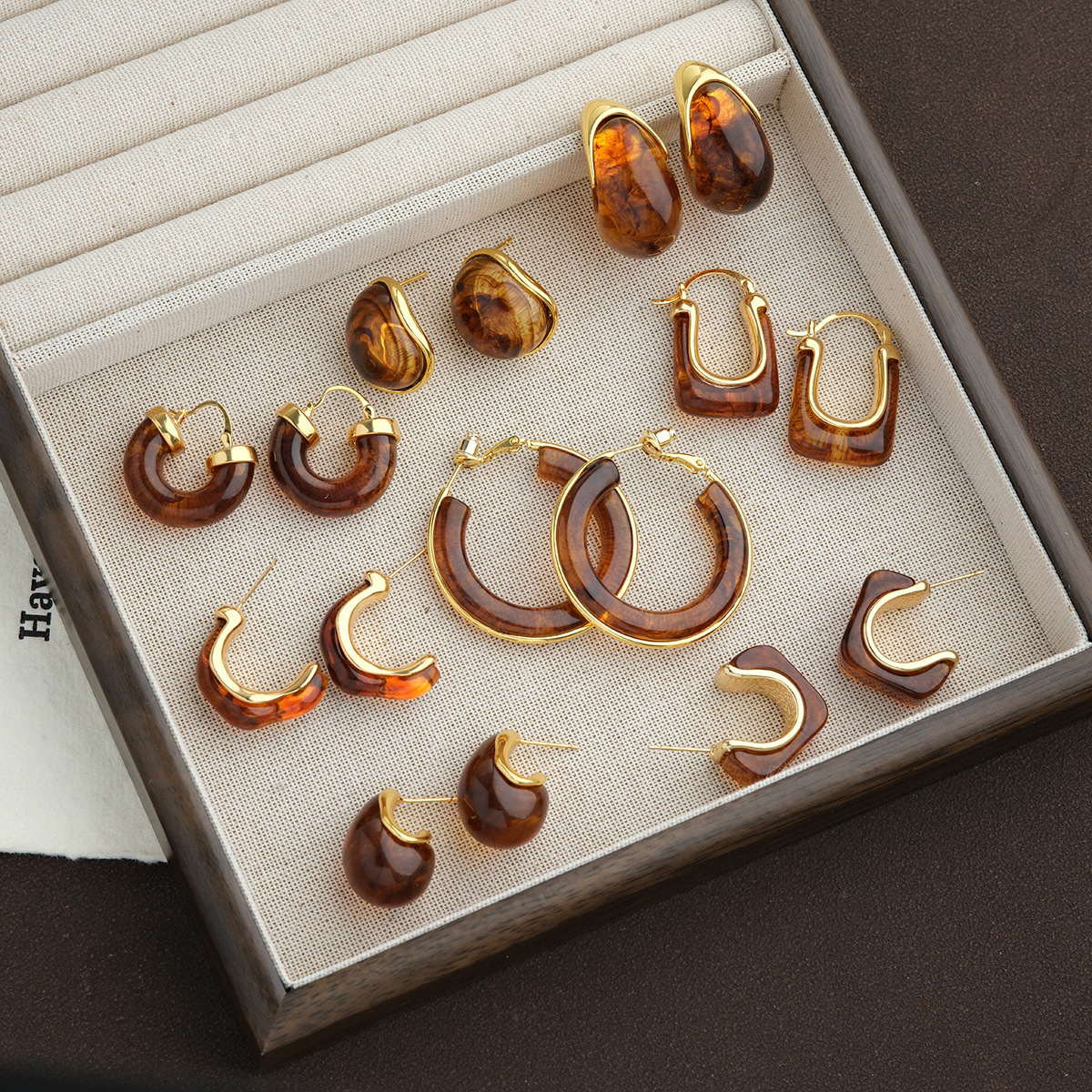 6g Weight Steel needle Ear Needle Material Ear Studs Classification 1 Pair Quantity Weekend, Lawn Occasion Plastic, Resin Material Geometric Pattern Women's Gender Simple Style, Classic Style Style Retro Amber Resin Earrings Hong Kong Style Fashion Design Luxury Feelings Geometric Pattern 925 Silver Ear Studs Women Jewelry 1