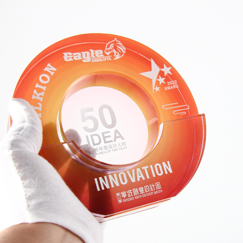 Producción de trofeos de cristal transparente creativo campeón conmemorativo empresa de alta gama excelente personal trofeo marca al por mayor