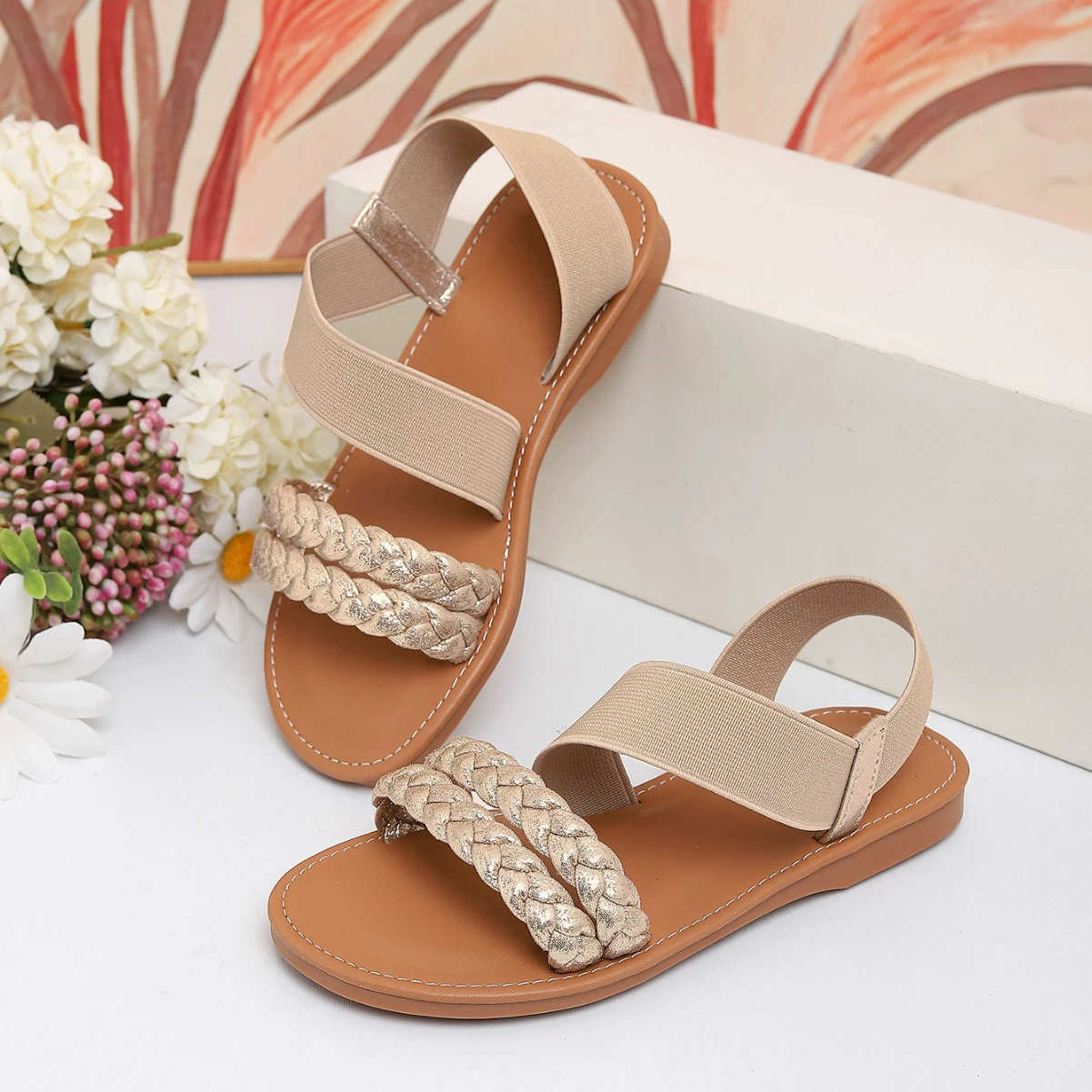 Женские пляжные сандалии 2025 года, новые, простые, дышащие, плоские, плетеные, на открытом воздухе, без застежек, золотые, для внешней торговли