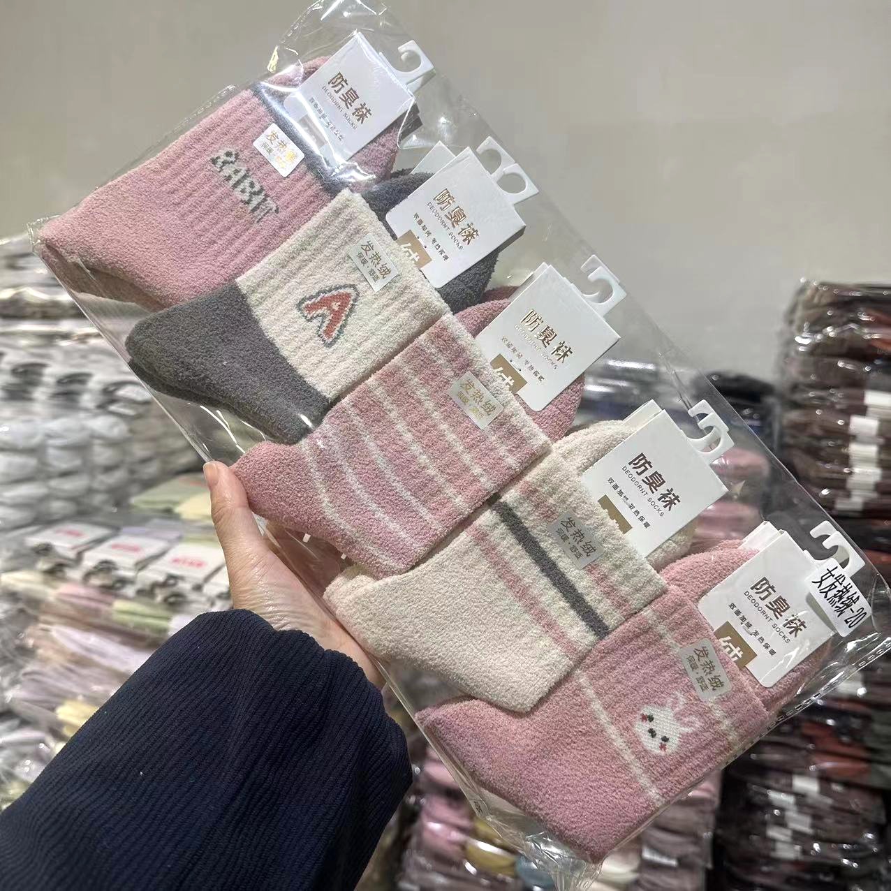 Calcetines de piso engrosados de terciopelo para adultos de alta calidad Calcetines de hogar de terciopelo de coral Calcetines de pies calientes peludos Calcetines calientes para hombres y mujeres