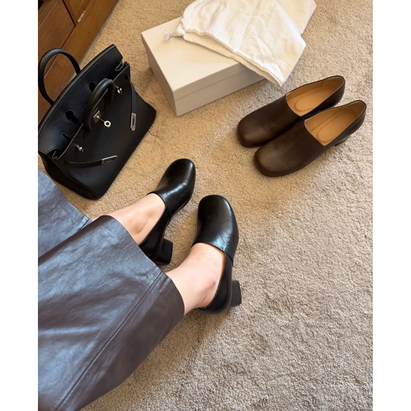 The Same Style of French Retro Round-Toe Chunky High-Heeled Shoes for Women, 2026 Spring New Model, Genuine Leather Deep-Cut Single Shoes, Simple Style The Same Style of French Retro Round-Toe Chunky High-Heeled Shoes for Women, 2026 Spring New Model, Genuine Leather Deep-Cut Single Shoes, Simple Style