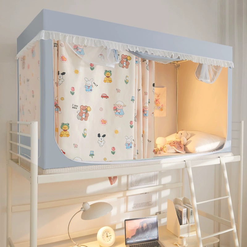 Противомоскитные сетки колледжа сильно затенены