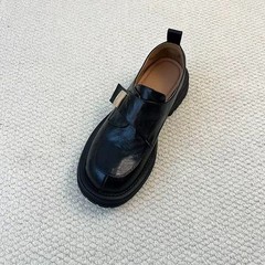 厚い底の新型の本革の丸い靴の女性の黒色の百合の小さい革靴の太さと英倫風の1足の楽福の靴の女性