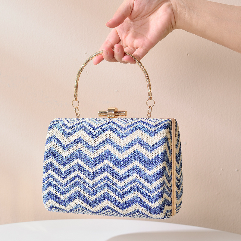 Bolso de mujer de paja fresca de verano estilo europeo y americano correa de hombro única cadena bolso de noche patrón corrugado bolso cuadrado de mano venta caliente