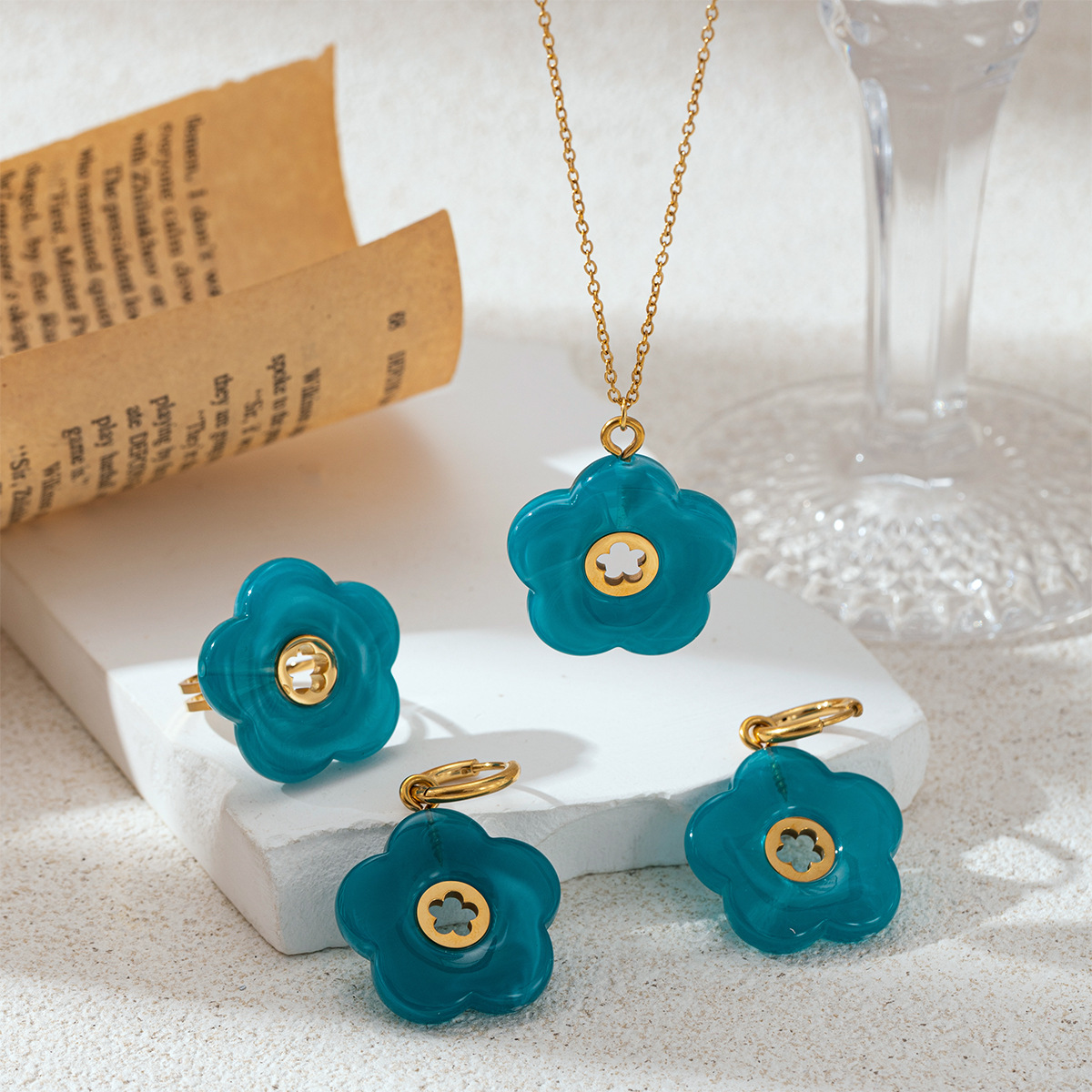 TENA Europa y América collar de acero inoxidable mujer no se desvanece amplio conjunto de joyas de pendientes acrílicos azules venta caliente