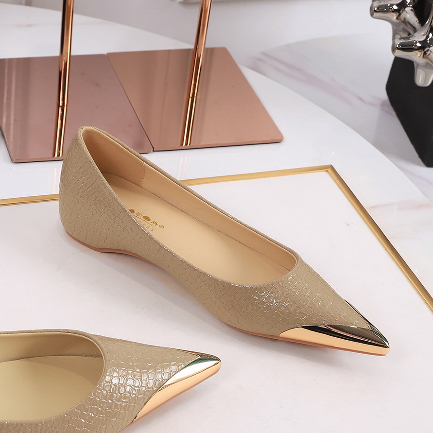 531-21 style retro metal iron toe shallow mouth pointed low heel women's shoes with raised snake pattern patent leather sole for women