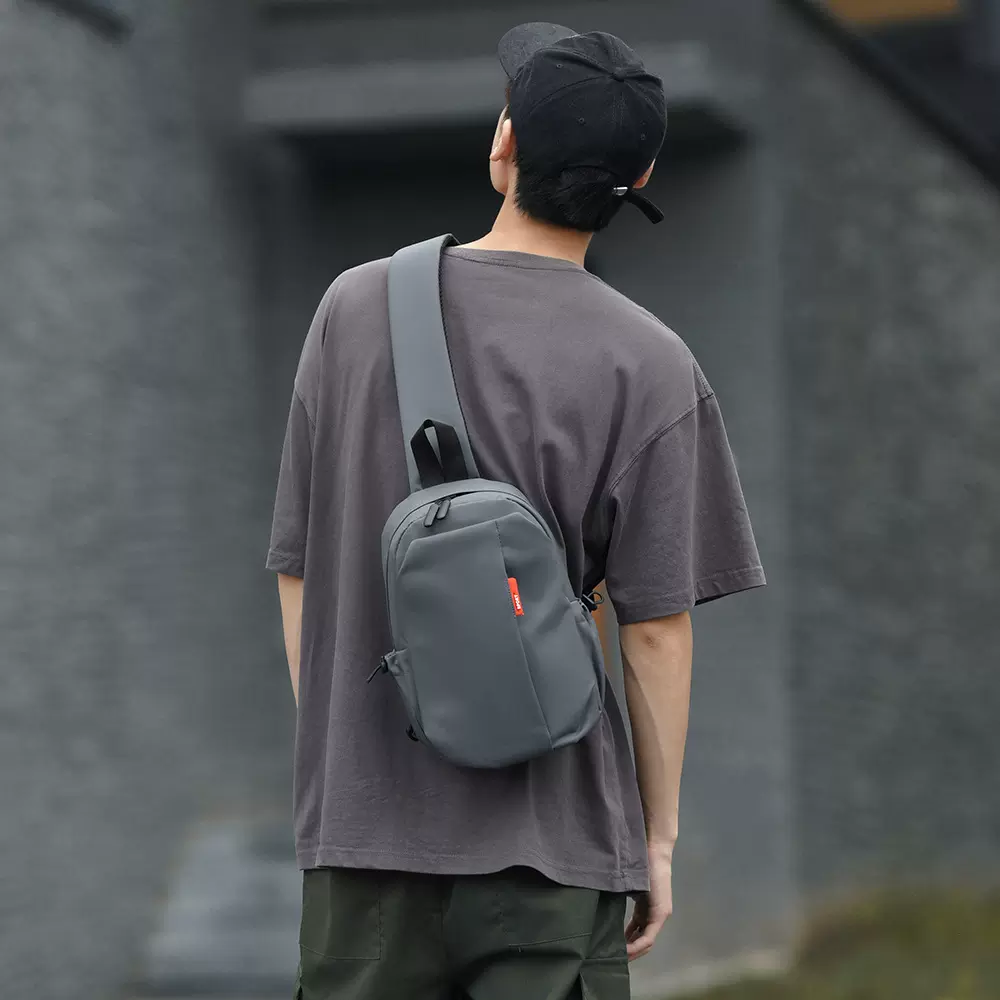 跨境新款户外日常胸包小众高级感男士大容量防水斜挎包时尚单肩包