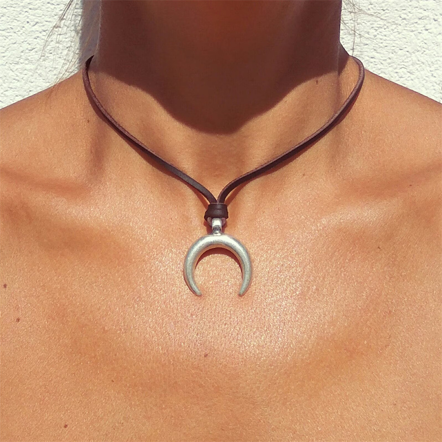 Collana girocollo coreana in velluto con ciondolo in lega_voghion.com
