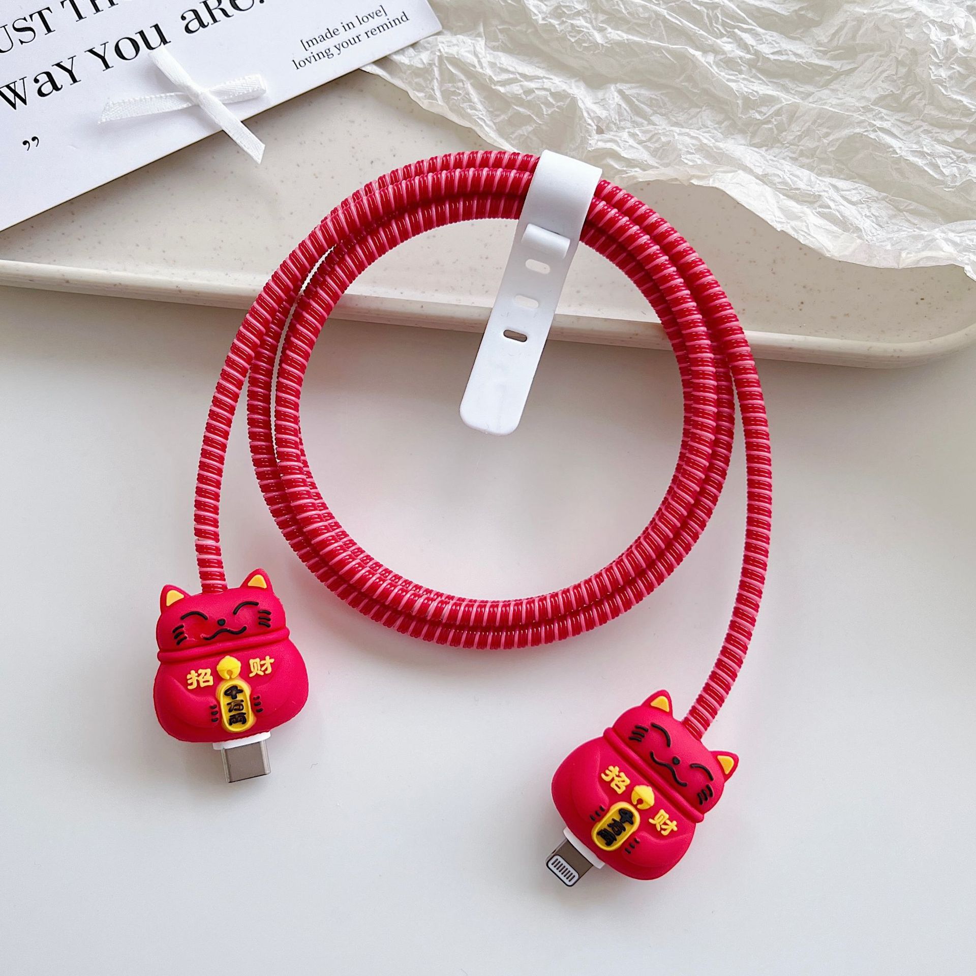 Amazon cartoon cable de datos cubierta adecuada para Apple Android cable de datos de carga rápida cuatro piezas en stock al por mayor