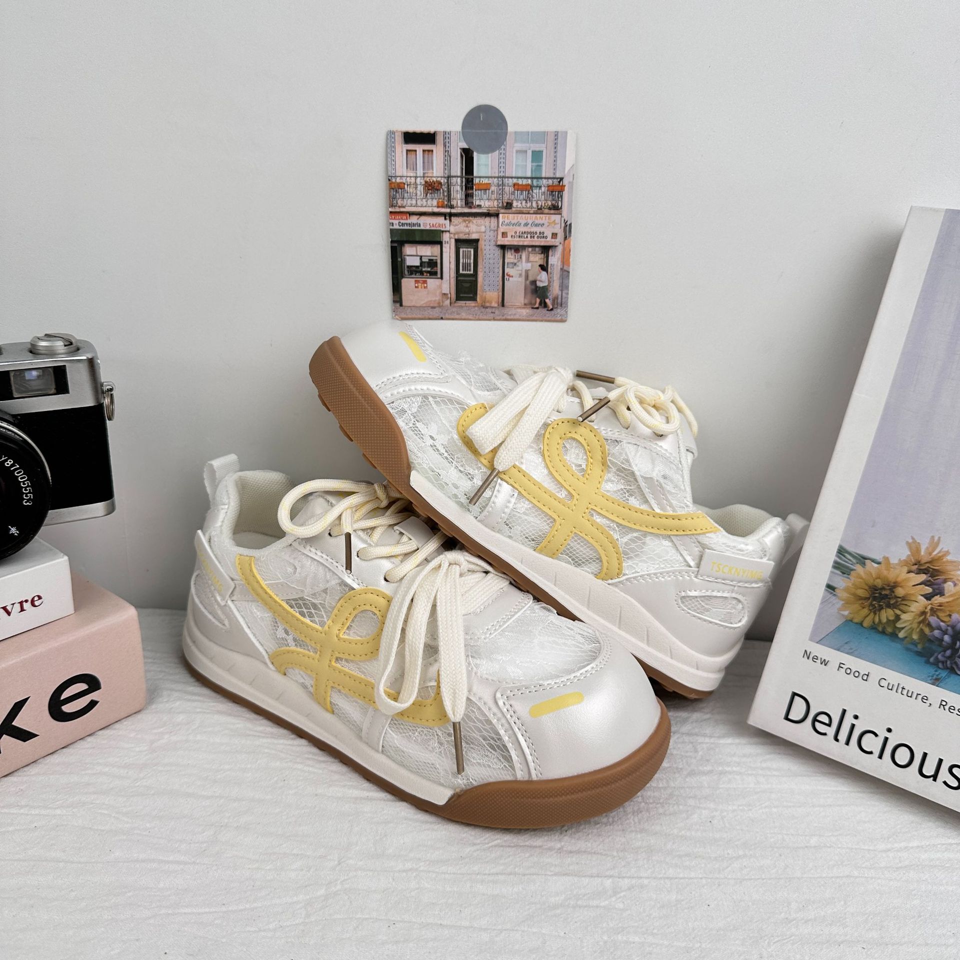 A9923 zapatos de skate de encaje de malla de verano para mujeres 2025 nuevo diseño de nicho en zapatos blancos de ballet de suela gruesa