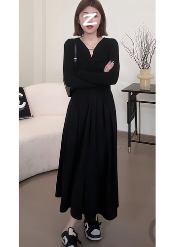 Hepburn-style black long-sleeve dress for early autumn women's French long dress for petite figures