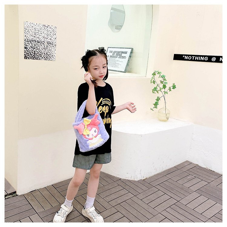 Trendy children's plush bags are in fashion and popularity. Winter children's plush bucket bags, handbags, cartoon little animals, girls' street style undefined