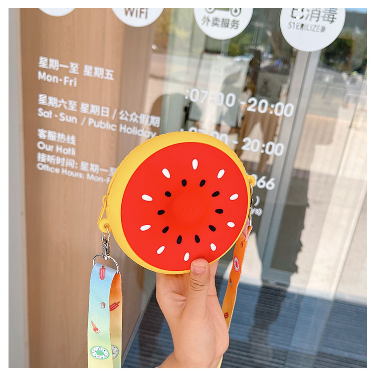 Fashion Watermelon Shape Shoulder Messenger Mini Silicone Bag display picture 3