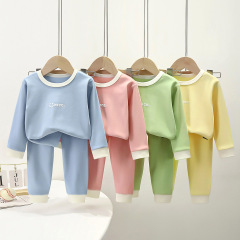 新商品の子供の徳の絨毯の保温の下着のスーツの男女の子供の秋冬のパジャマの家の服の中で大きい子供の秋の服の秋のズボン