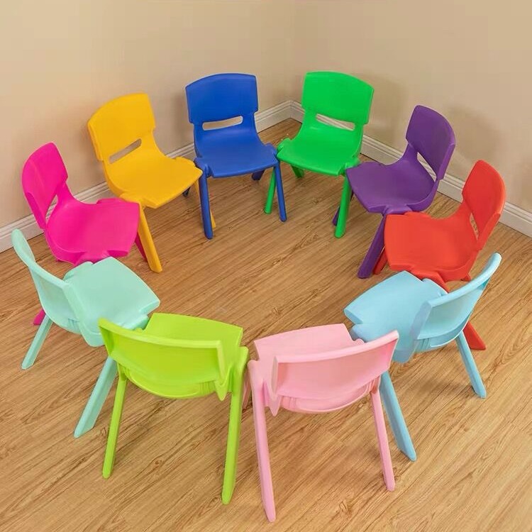 子供用のプラスチック椅子の背もたれ椅子幼稚園の椅子の厚い学習椅子の早教センターはフロスト椅子の卸売りを畳むことができます。