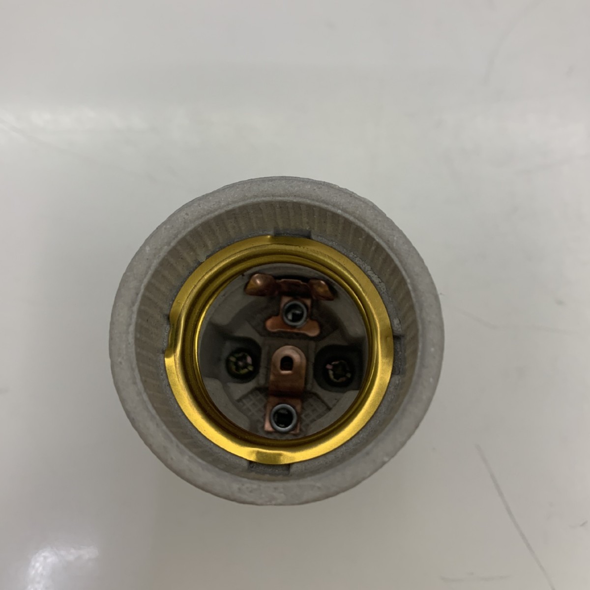 Portalámparas de cerámica de bocina con soporte de hierro de bocina Portalámparas de tornillo Lámparas resistentes a altas temperaturas Accesorios de iluminación Portalámparas de porcelana