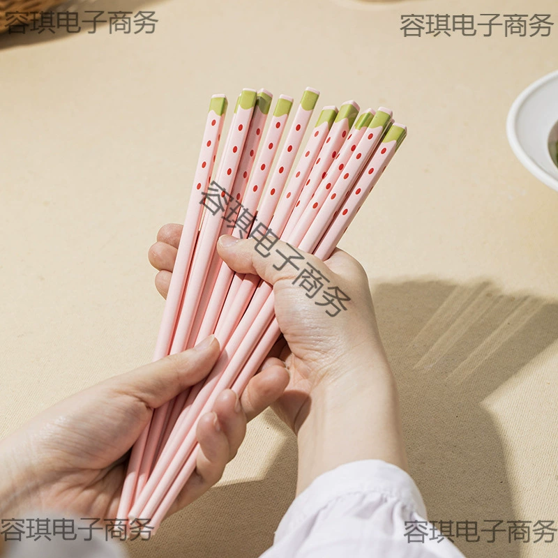 Керамические палочки для еды с мультяшными ягодами, устойчивые к плесени и высоким температурам, бытовые дорогие палочки для еды, одна палочка для каждого человека, оптовая продажа, бесплатная доставка