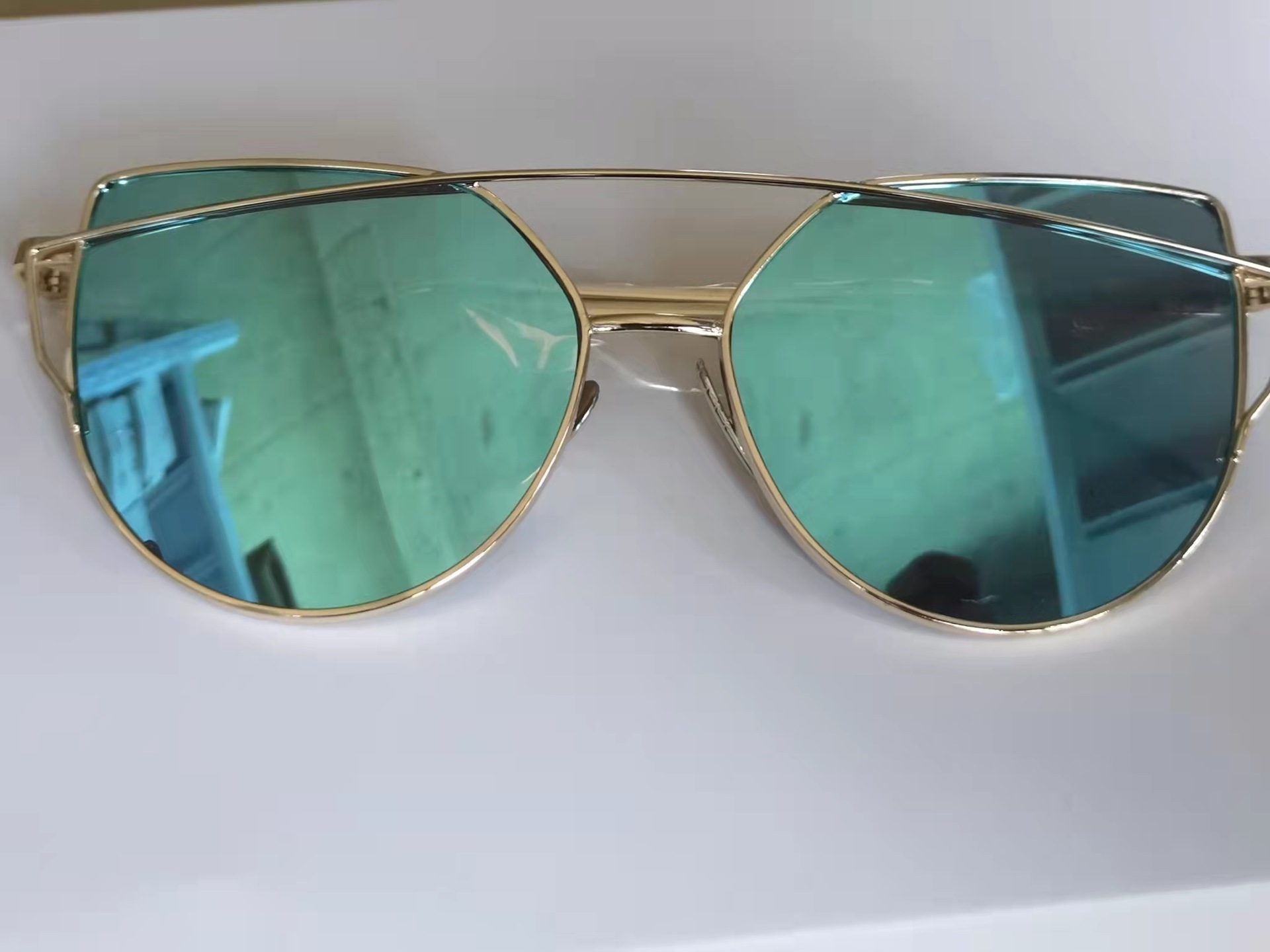 골드 프레임 블루 필름