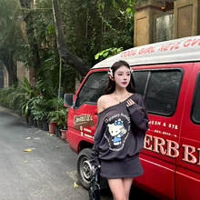 韩国明星同款凯蒂猫印花宽松露肩卫衣女秋冬加绒时尚休闲斜肩上衣