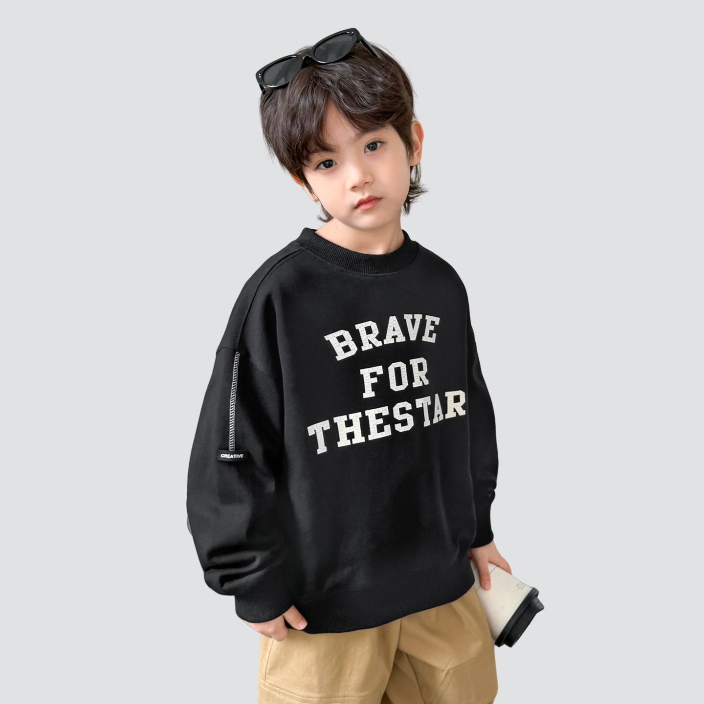 海麻家子供服2025冬新作男の子用裏起毛冬服スウェットシャツ、かっこいい男の子用プルオーバー、秋冬服