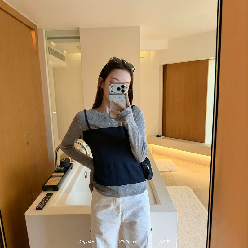 Thirteen Lines【KAPOK】New Autumn Collection! Korean-style color-blocking faux two-piece versatile slimming long-sleeve T-shirt 61067 Thirteen Lines【KAPOK】New Autumn Collection! Korean-style color-blocking faux two-piece versatile slimming long-sleeve T-shirt 61067