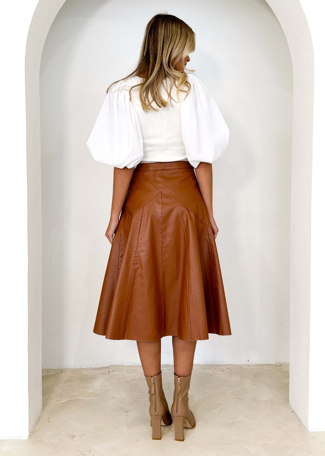 New European and American Style High Waisted Mid Length Pleated Skirt for Women in Spring 2024_voghion.com