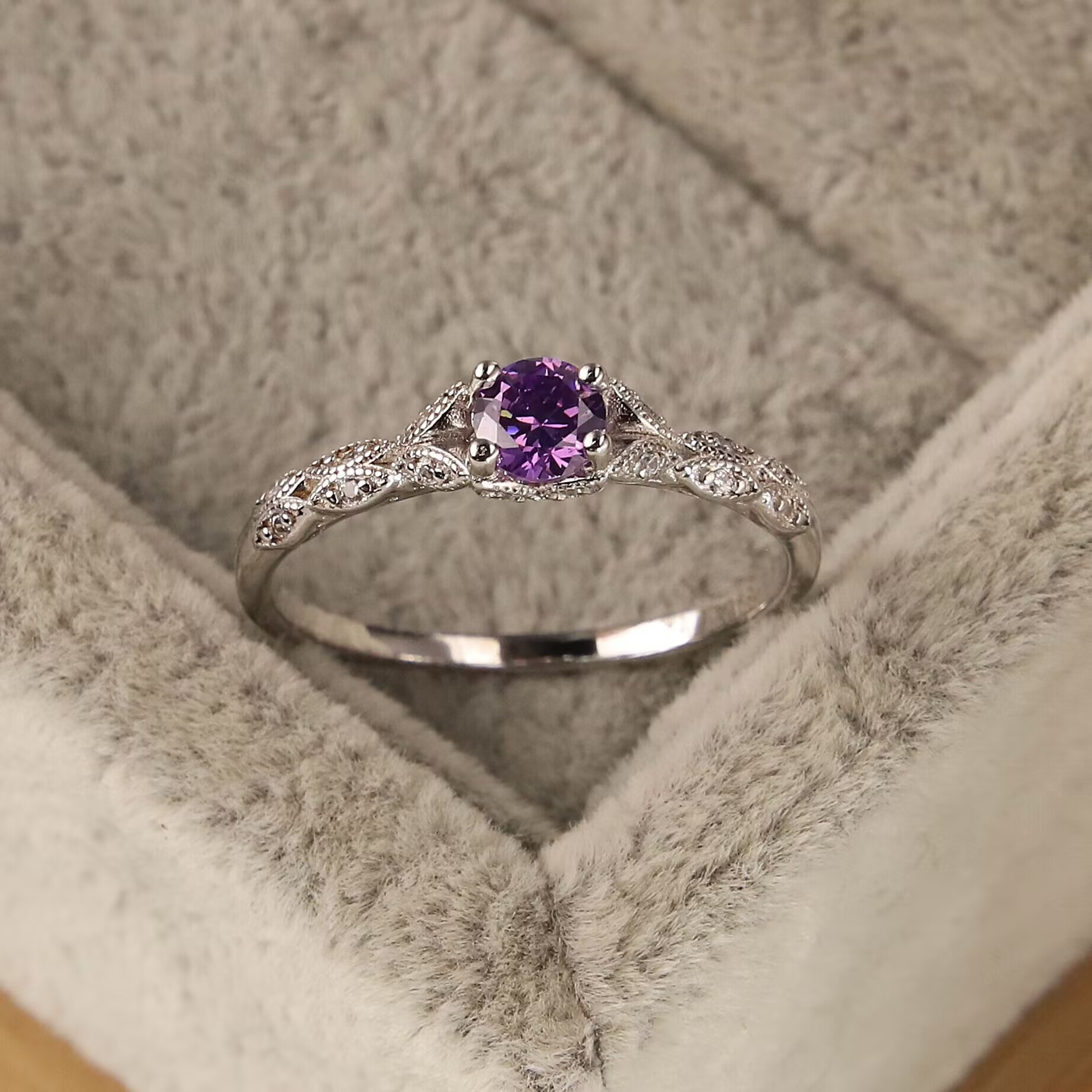 Europäischer und amerikanischer grenzüberschreitender Luxus-Damenring aus Amethyst und Zirkon von Simp, Hersteller von Modeschmuck_voghion.com