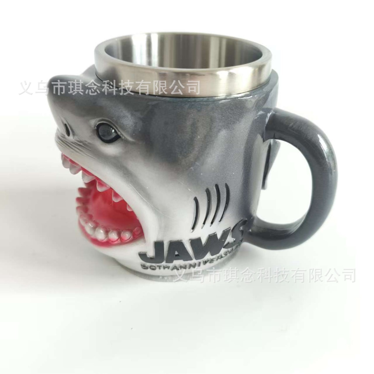 청키한 상어 컵