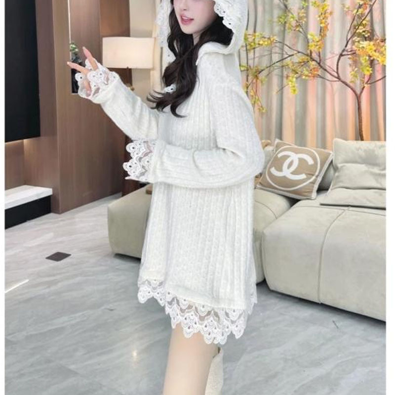 Lace white winter shirt with hood