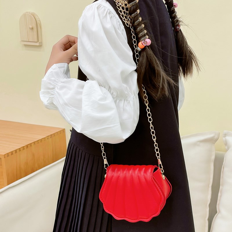 Hermosas bolsas de conchas para niños y niñas, mini bolsas de hombro de color sólido para niños 2025 nuevas bolsas de cadenas para niños