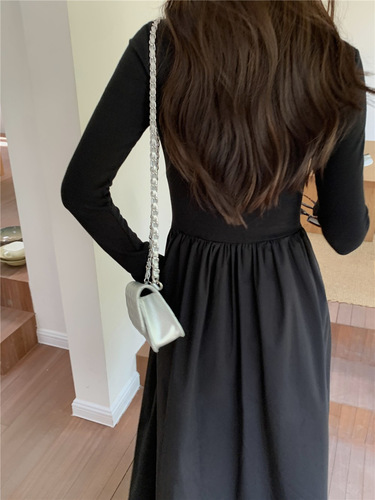 Women's Black Hollowed-out Long Sleeve Dress 2024 Autumn Design Sense Unconventional Waist Cinching Slimming Elegant Top Length Dress
