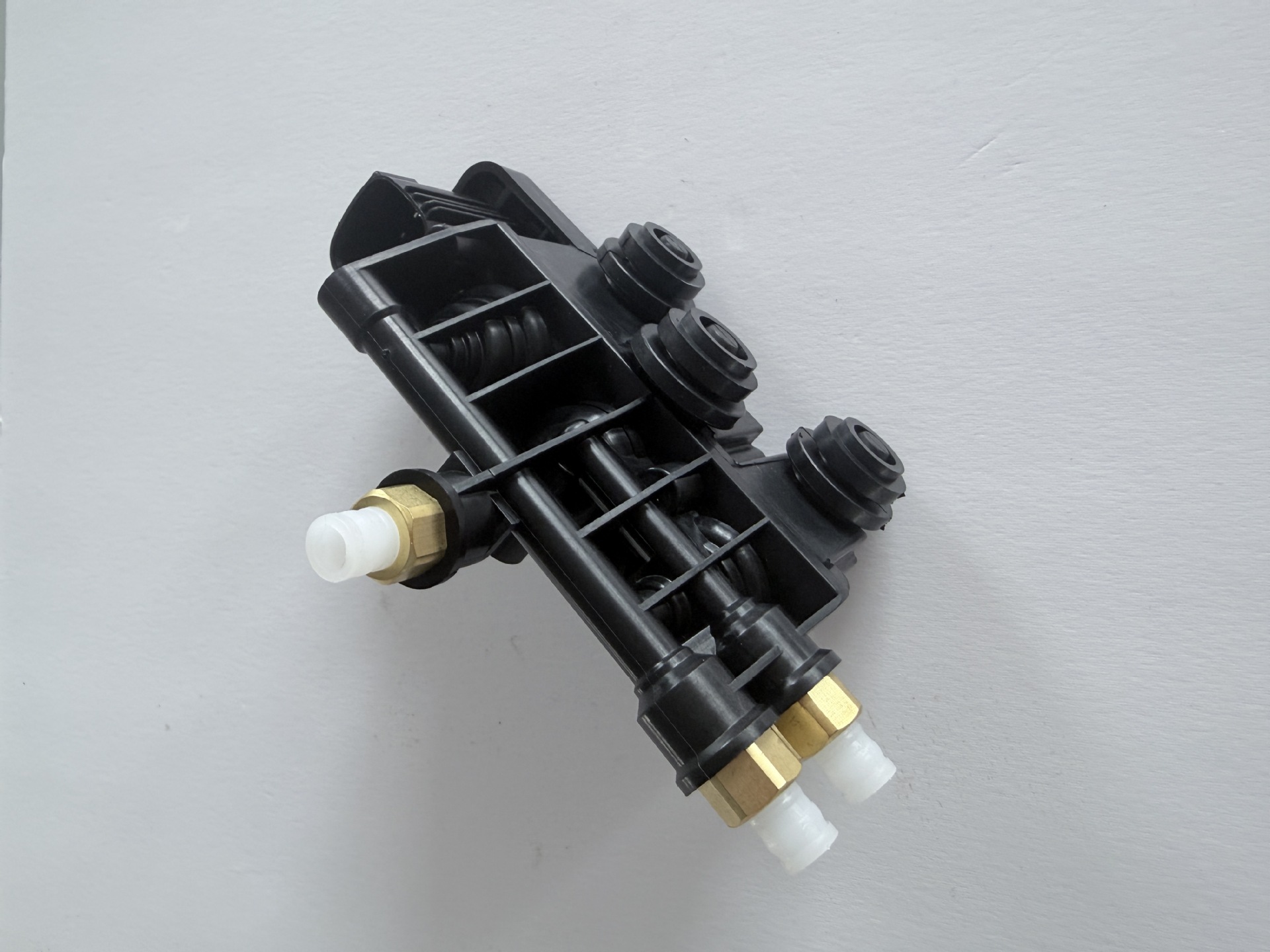 Compatible with Land Rover L322 Range Rover Discovery front and rear RVH000095 distribution valve RVH000050/60 original manufacturer