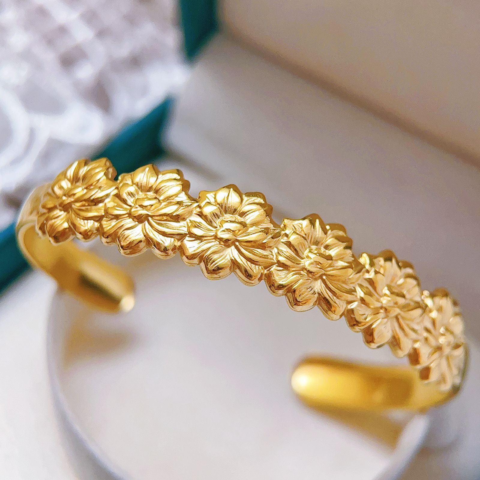 Camellia anillo geométrico de acero inoxidable europeo y americano anillo de alta calidad anillo de moda lujoso ligero anillo de dama